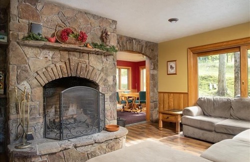 Canaan Valley House | Slopeside on Timberline Mountains, Salamander Trail! Hot Tub, Firepit! NF39