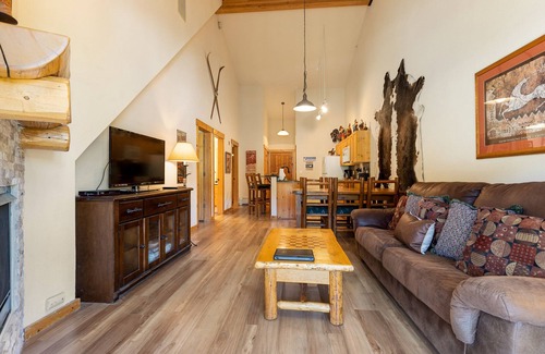 Mountain House Cabin | Slopeside Views/Walk to Lifts/Hot Tub Access/Private Patio with Grill