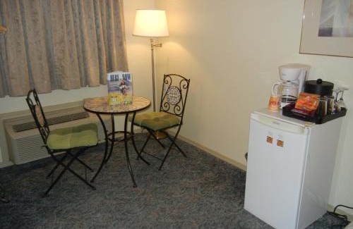 Okanagan-Similkameen Cabin | SlumberLodge Hotel
