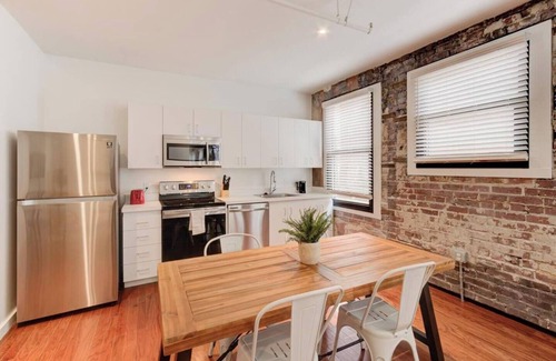 Downtown Memphis Apartment | SM 203 · Super Central Location! Historic but Modern!