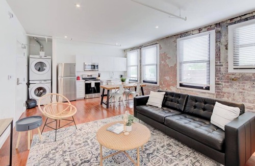 Downtown Memphis Apartment | SM 204 · Historic Revival, Walking to Memphis` Best!