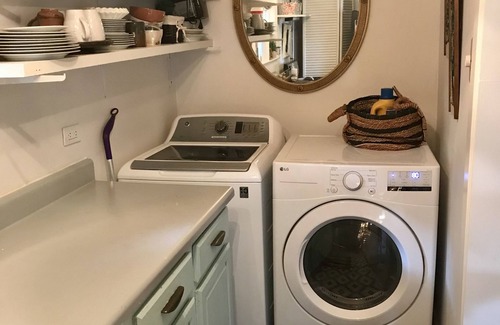 Wilmington House | Small 2BR Cottage Close To Downtown ILM & Greenfield Lake South end of town