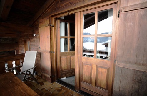 Entfelden Apartment | Small attic apartment with south-facing balcony and mountain view
