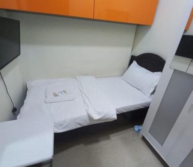Dubai House | Small Budget Rooms for 'girls' only in Dubai, Marina