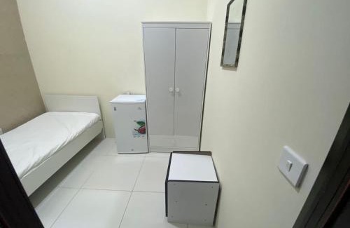 Dubai House | Small Budget Rooms for 'girls' only in Dubai, Marina