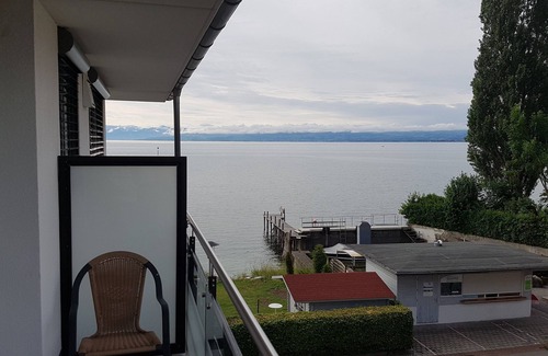 Immenstaad am Bodensee Apartment | Small double room with lake view from the balcony
