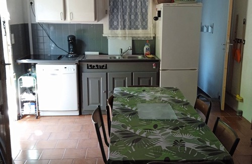 Saint-Bauzille-de-Putois Apartment | Small mazet with garden 400 metres2, swimming pool 10 m2, shady garden