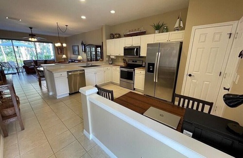 Biggar House | Small gated townhome community in Fort Myers. Near Sanibel, Fort Myers Beach.