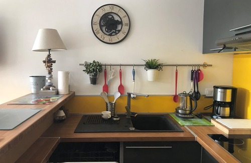 Le Pradet Apartment | Small nest feet in the water