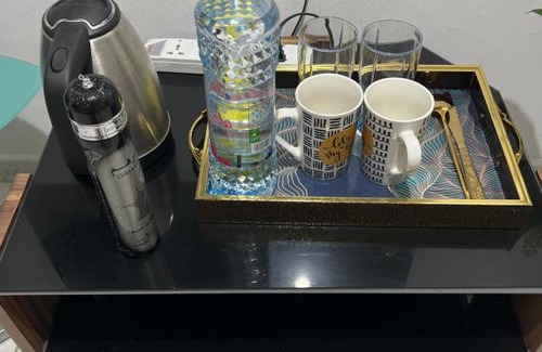 Ajman House | Small Room shared bath with beach access for single person or short stay couplesغرفة صغيرة مع حمام مشترك مع إمكانية الوصول إلى الشاطئ لشخص واحد أو للأزواج الذين يقيمون لفترة قصيرة