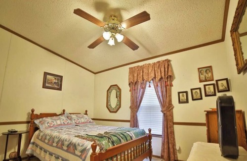 Wyandotte Apartment | Small studio apartment on Grand Lake