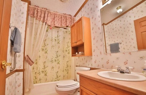 Wyandotte Apartment | Small studio apartment on Grand Lake
