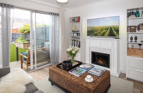 Wyke Regis Cottage | SMALLMOUTH COTTAGE, pet friendly, with a garden in Wyke Regis