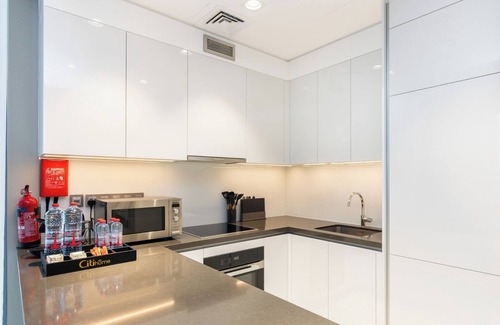 Dubai Apartment | Smart 1BR Apt – Ideal for Business or Short Stays