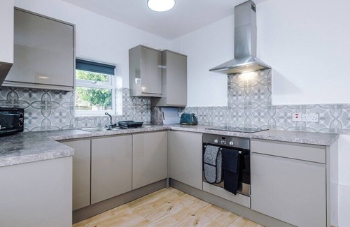Little Hulton House | Smart 3 Bed House/Monthly Discounts/Langworthy