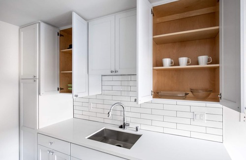 Sawtelle Apartment | Smart Brentwood 1BR w/W/D, nr. UCLA & Restaurants, by Blueground