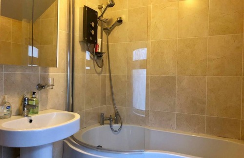 Grangetown House | Smart, Spacious Cardiff Home for 12 w/Parking