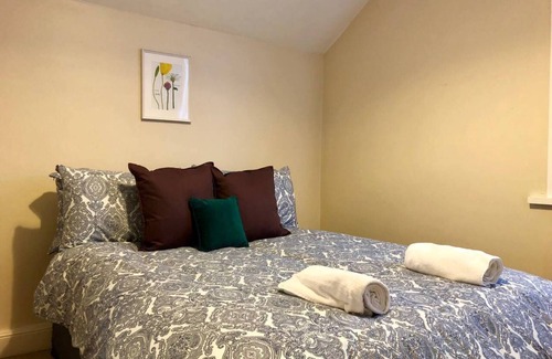 Grangetown House | Smart, Spacious Cardiff Home for 12 w/Parking