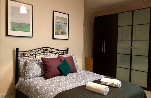 Grangetown House | Smart, Spacious Cardiff Home for 12 w/Parking
