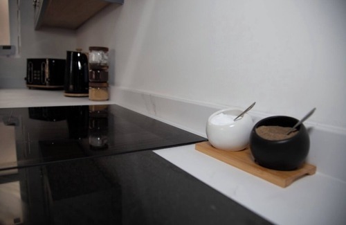 Rushmoor District Apartment | Smart Stay BnB | Next to Farnborough Airport | Sleeps 6 | Parking | Garden