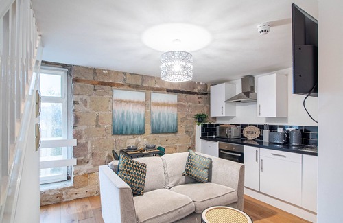 Leeds Apartment | Smart Stay for Contractors by Kirkstall Centre