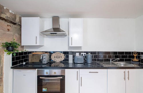 Leeds Apartment | Smart Stay for Contractors by Kirkstall Centre