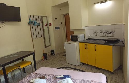 Yavory Apartment | Smart yellow apartment-15 хв від жд вокзалу