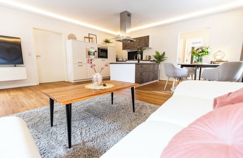 Bad Zwischenahn Apartment | SmartFewo: Suite | Central | Terrace | Parking