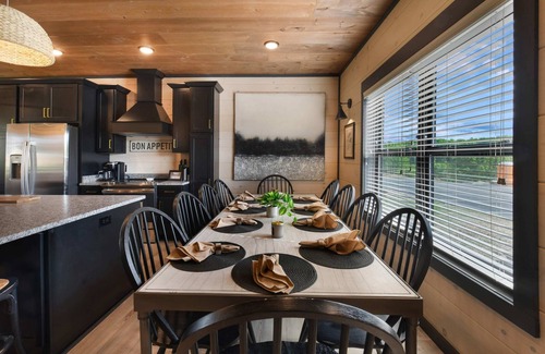 Sevierville Ski Chalet | Smith Creek Reserve Luxury | Waterpark & Mountain Views