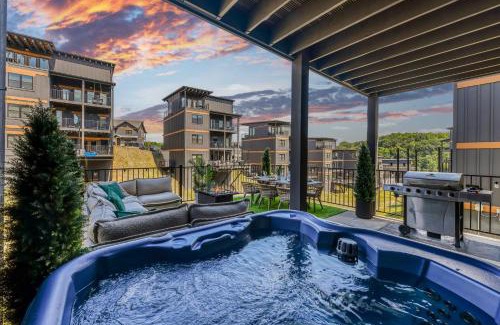 Sevierville Ski Chalet | Smith Creek Resort - 5 Bedrooms 20 Guest - Indoor Pool - Resort Amenities