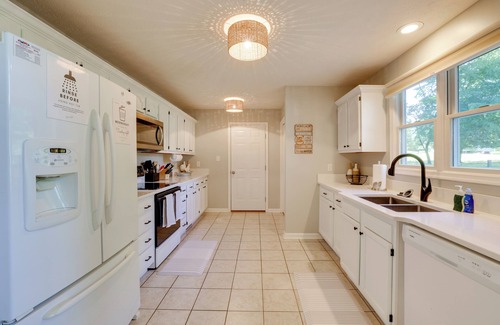 Moneta House | Smith Mountain Lake Home w/Private Hot Tub & Dock
