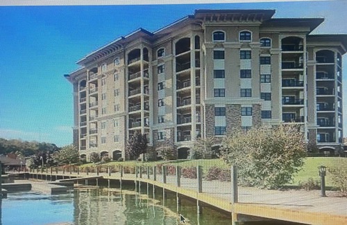 Westlake Corner Condo | SML- Moneta, Va 3 bd condo @ Bridgewater Pointe Plaza