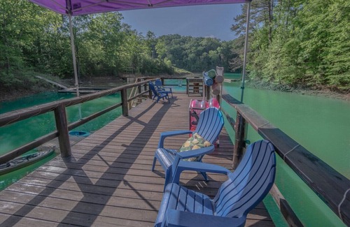 Dandridge Cabin | Smoke Rise Barn · Great Lake Front, Large Dock, 4bdrm, Pool Table
