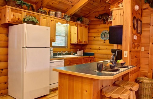 Wears Valley Cabin | Smokey Trails is the perfect romantic getaway for 2!