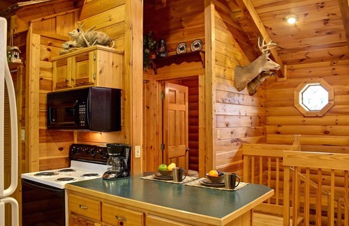 Wears Valley Cabin | Smokey Trails is the perfect romantic getaway for 2!