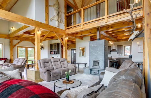 Osage House | 'Smoky Hills Lodge' - 40-Acre Property + Sauna!