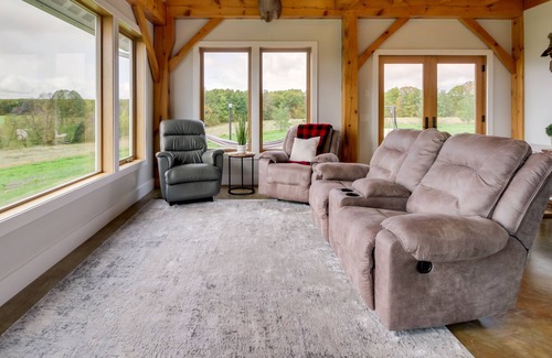 Osage House | 'Smoky Hills Lodge' - 40-Acre Property + Sauna!