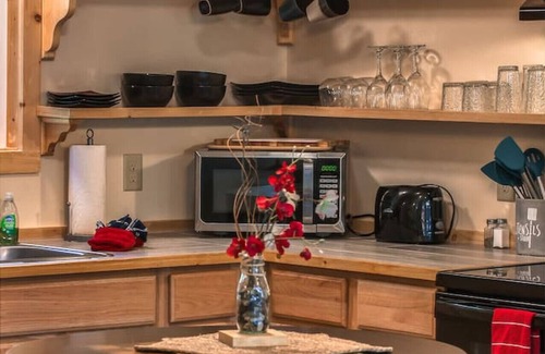 Cherokee Cabin | Smoky Mountain Cabin by Tuckasegee River!