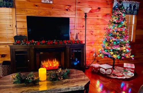 Sevierville House | Smoky Mountain Enchanting Haven 3BR2BA Cabin