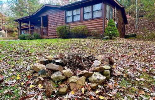 Sevierville House | Smoky Mountain Enchanting Haven 3BR2BA Cabin