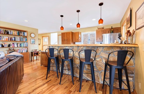 Bryson City House | SMOKY MOUNTAIN MAGIC-SPECTACULAR VIEWS! 3 Bdrm, sleeps 8, Hot Tub, Close to NOC