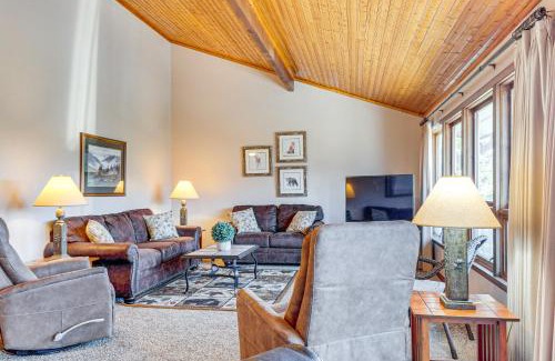 Gatlinburg - Pigeon Forge House | Smoky Mountain Views Spacious Home with EV Charger