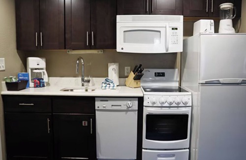 Sevierville Condo | Smoky Mountains Resort 1br suite, Saturday check-in