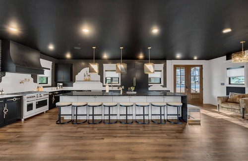 Wears Valley Cabin | Smoky Mtn Ultra Luxury Cabin, Waterpark, PS5, IndoorPool, Pool Table, 8Bsleeps26