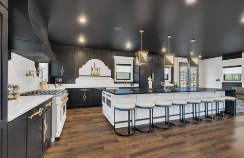 Wears Valley Cabin | Smoky Mtn Ultra Luxury Cabin, Waterpark, PS5, IndoorPool, Pool Table, 8Bsleeps26