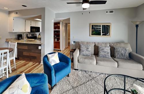 Gatlinburg - Pigeon Forge Apartment | Smoky Sunrise Getaway - Deer Ridge Mountain Resort C305