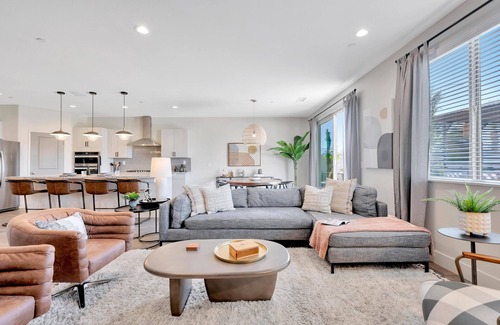Coachella House | Smooth Giant - DELUXE show stopper WOW factor, unbelievable pool and backyard!