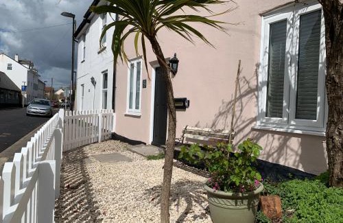 Christchurch House | Smugglers Cottage