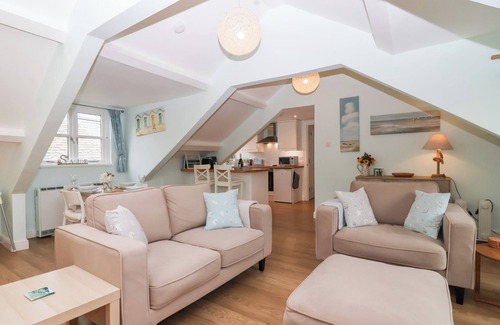 Looe Cottage | SMUGGLERS LOFT, romantic, character holiday cottage in Looe