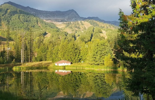 East Kootenay House | Snow Lake House - great location, 5 bedroom large house on ski hill (C$/US$/£)